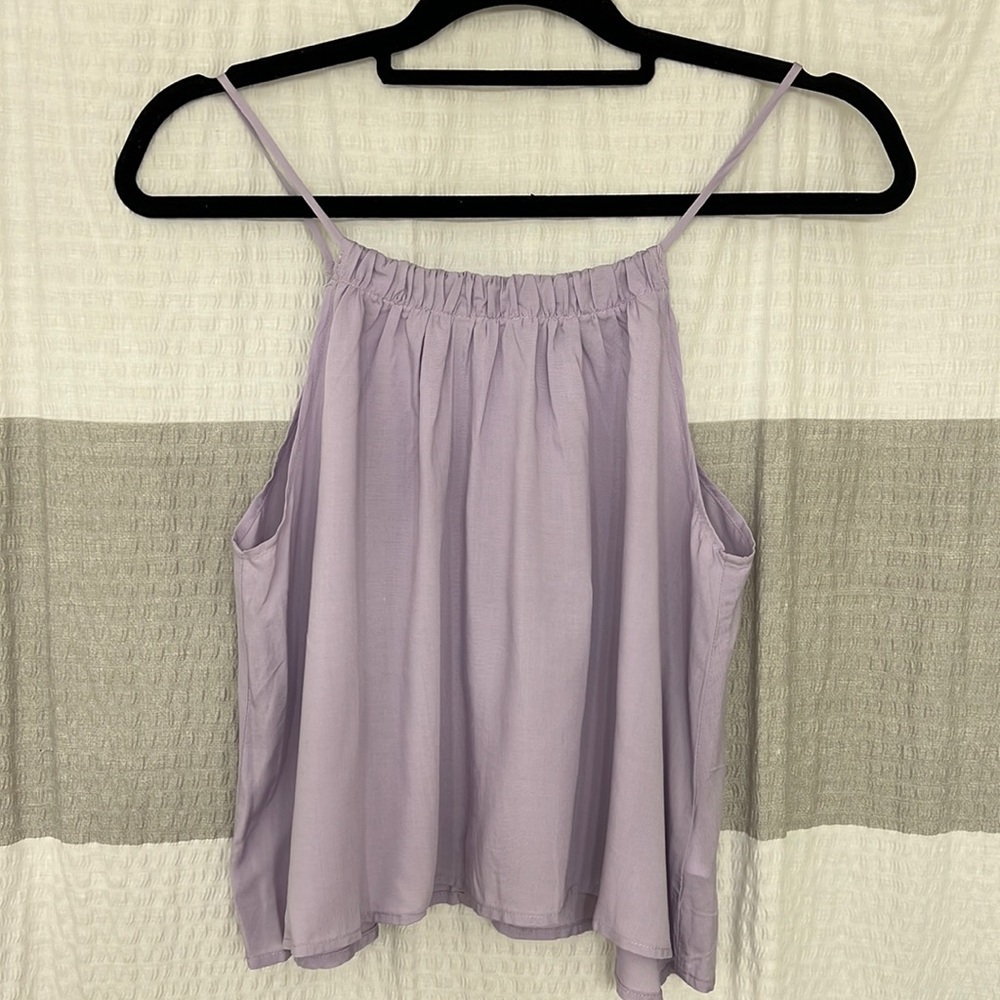 Tobi brand women’s tank top w/ button back. Lavender color, size M.
